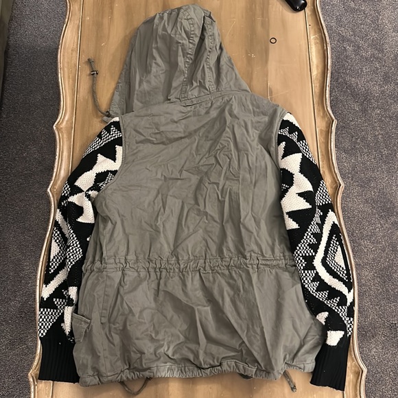 Fashionomics Jacket Size Small. - Picture 3 of 3